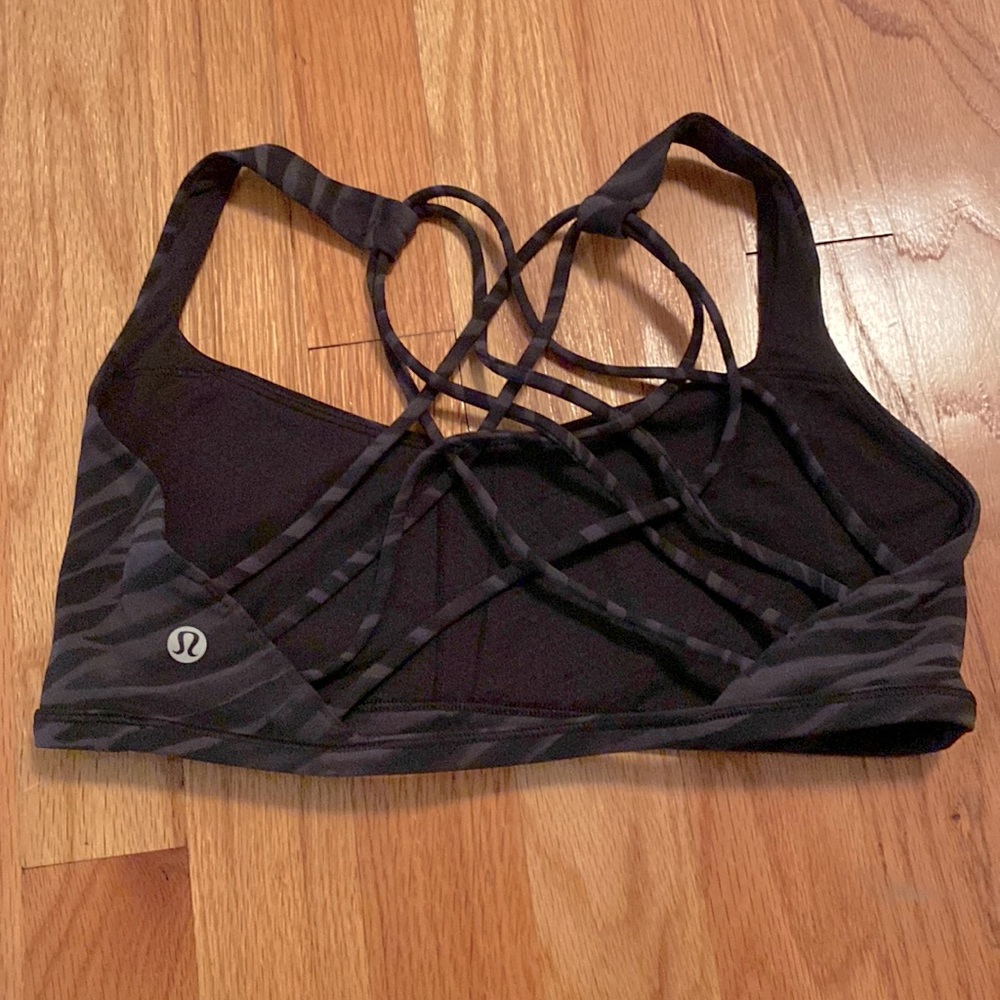 lululemon “free to be-wild light support” bra size 6